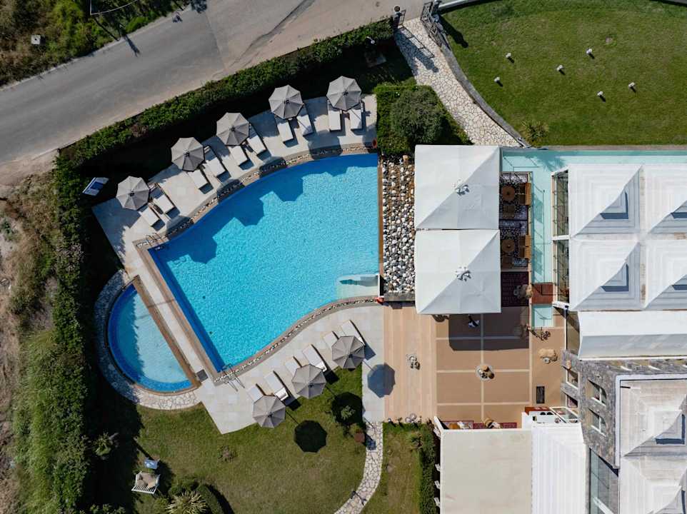 Pool Restia