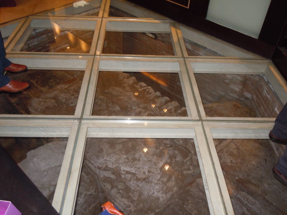 Verglaster Boden- Stadtmauer Hotel Latinum