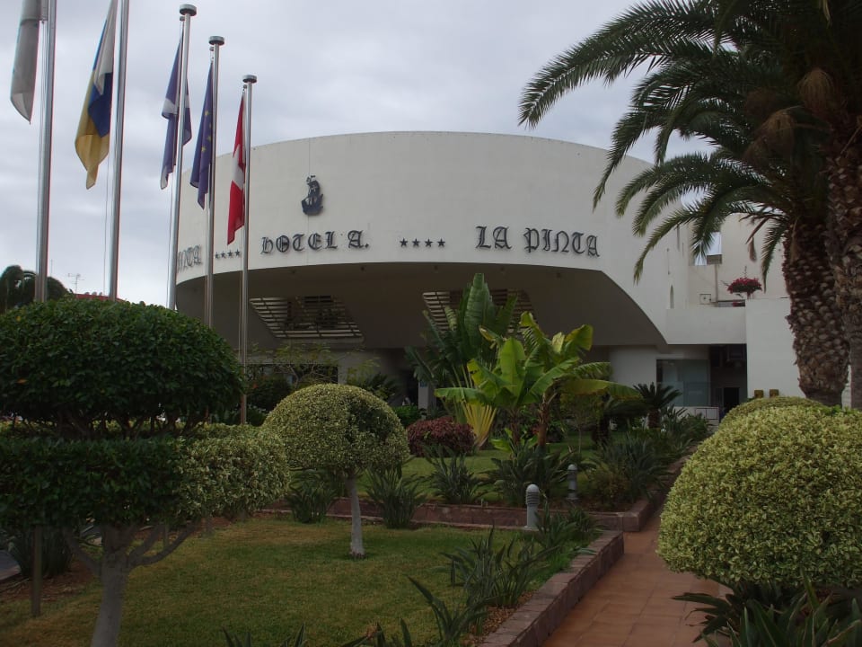 Eingang HOVIMA La Pinta Beachfront Family Hotel