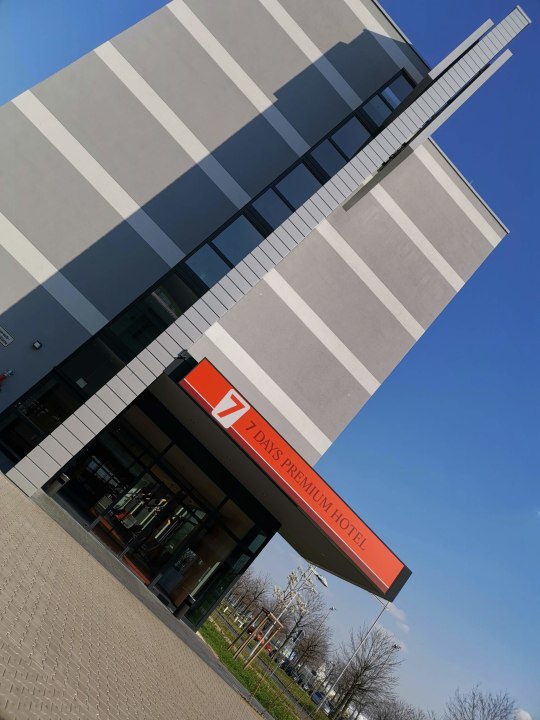 Außenansicht Campanile Leipzig Halle Airport