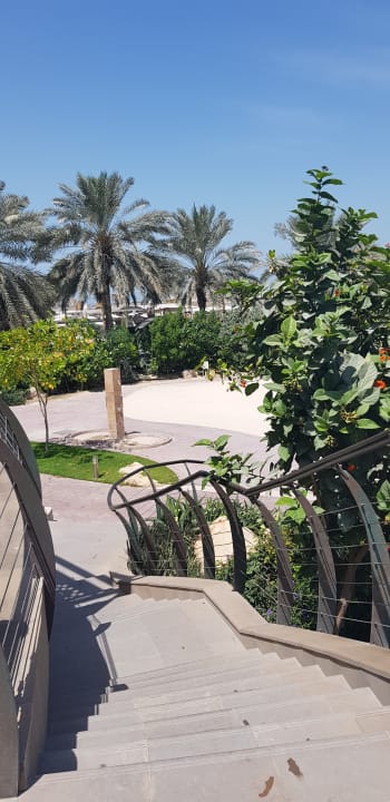 Gartenanlage Le Meridien Mina Seyahi Beach Resort & Waterpark