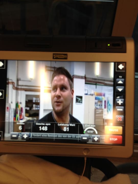 Bildschirm Cross-Trainer Fitnessraum Hotel Le Meridien Istanbul Etiler