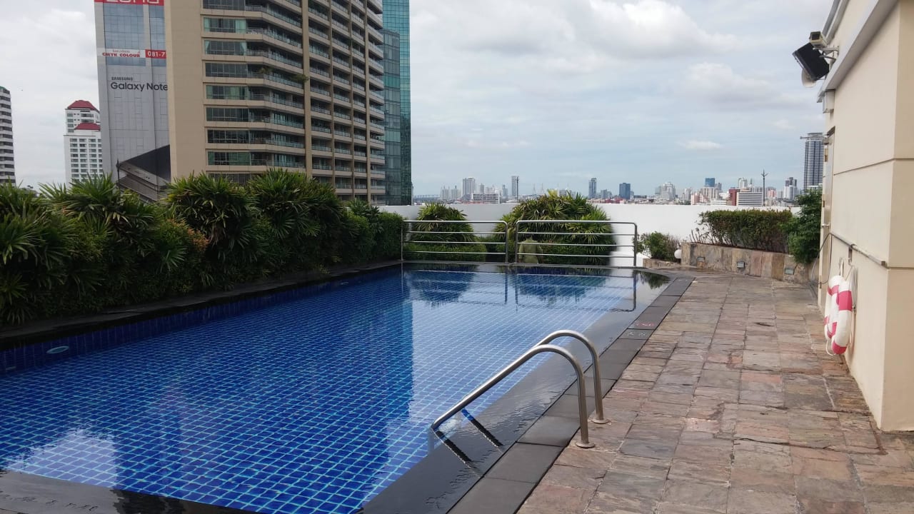 Pool auf dem Dach NH Bangkok Asoke