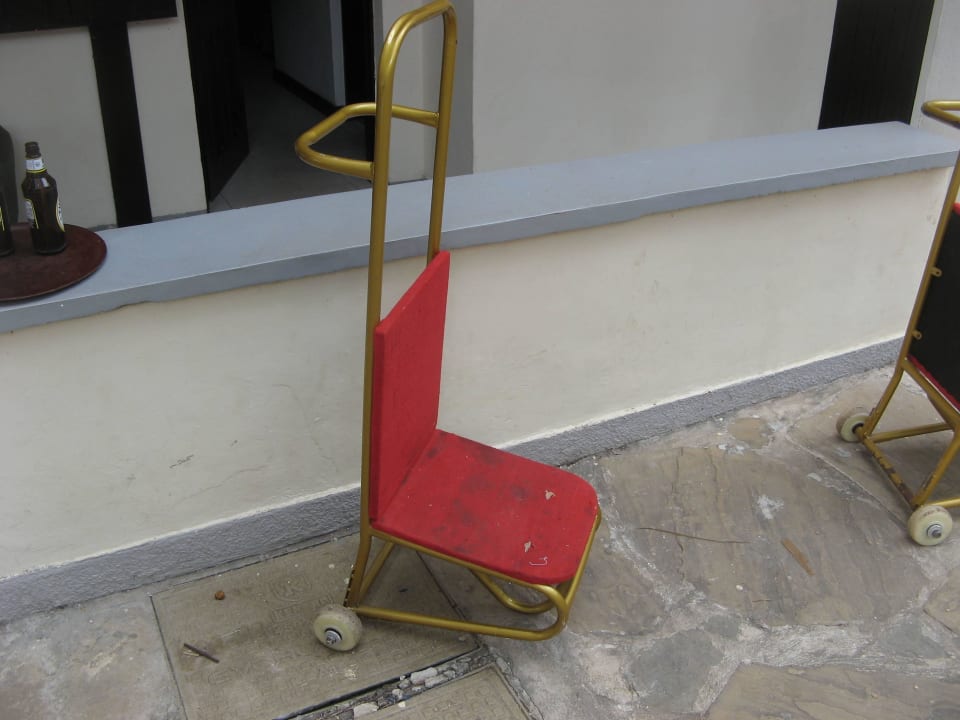 Kofferwagen PrideInn Flamingo Beach Resort & Spa