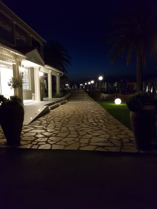 Außenansicht Acharavi Beach Hotel