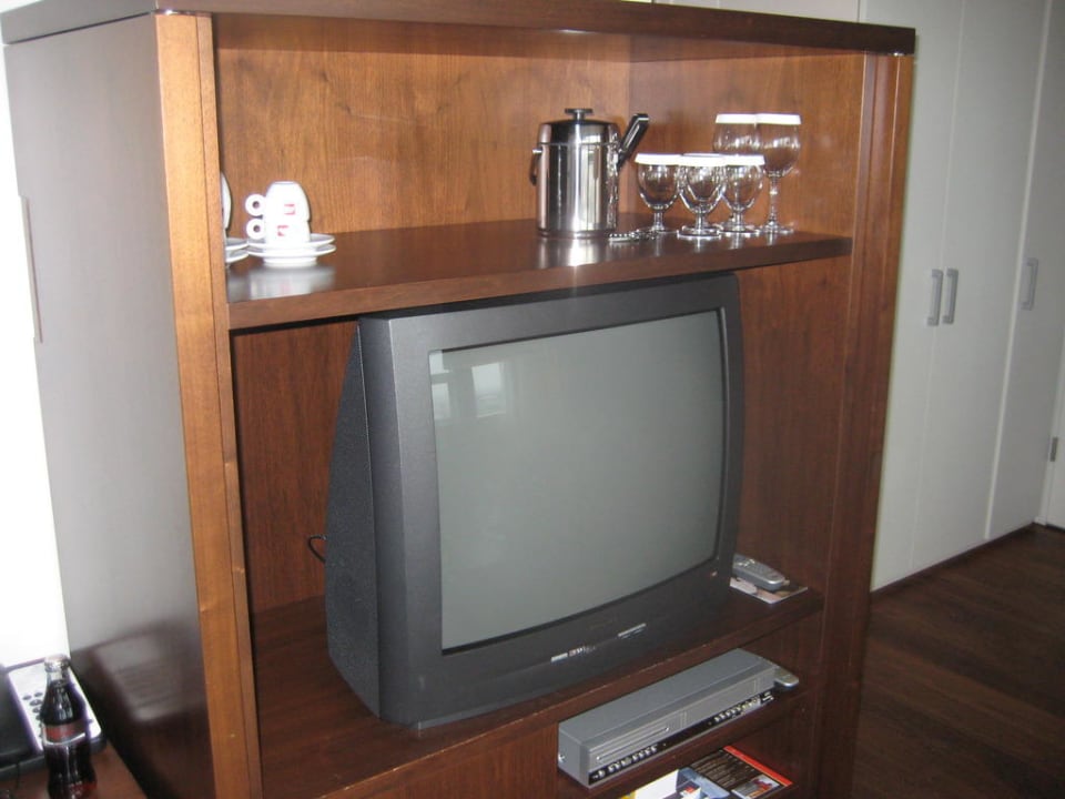 Uralter Röhrenfernseher in der Suite Hilton Reykjavik Nordica