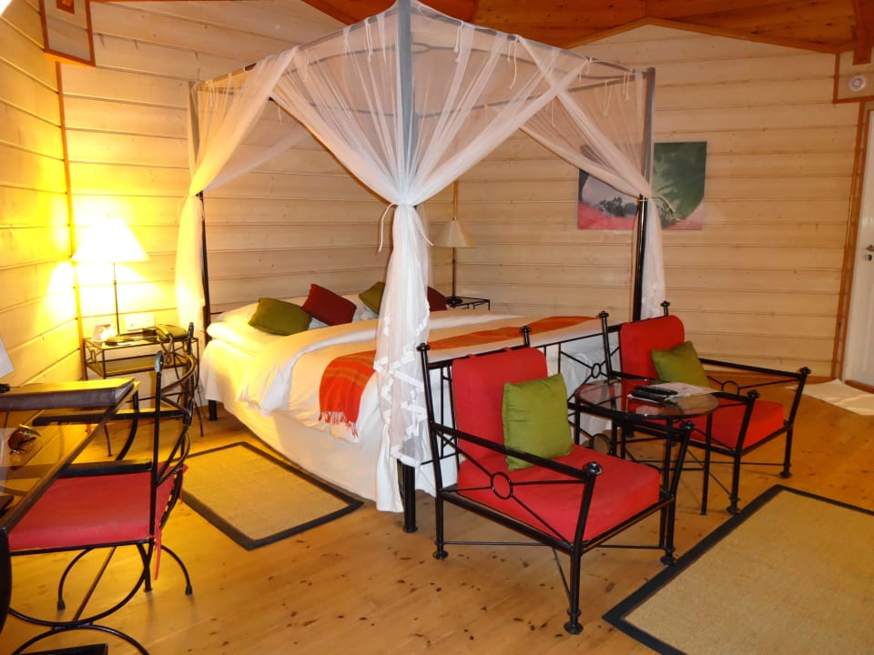 Jacuzzi Beach Villa  Kuredu Island Resort & Spa