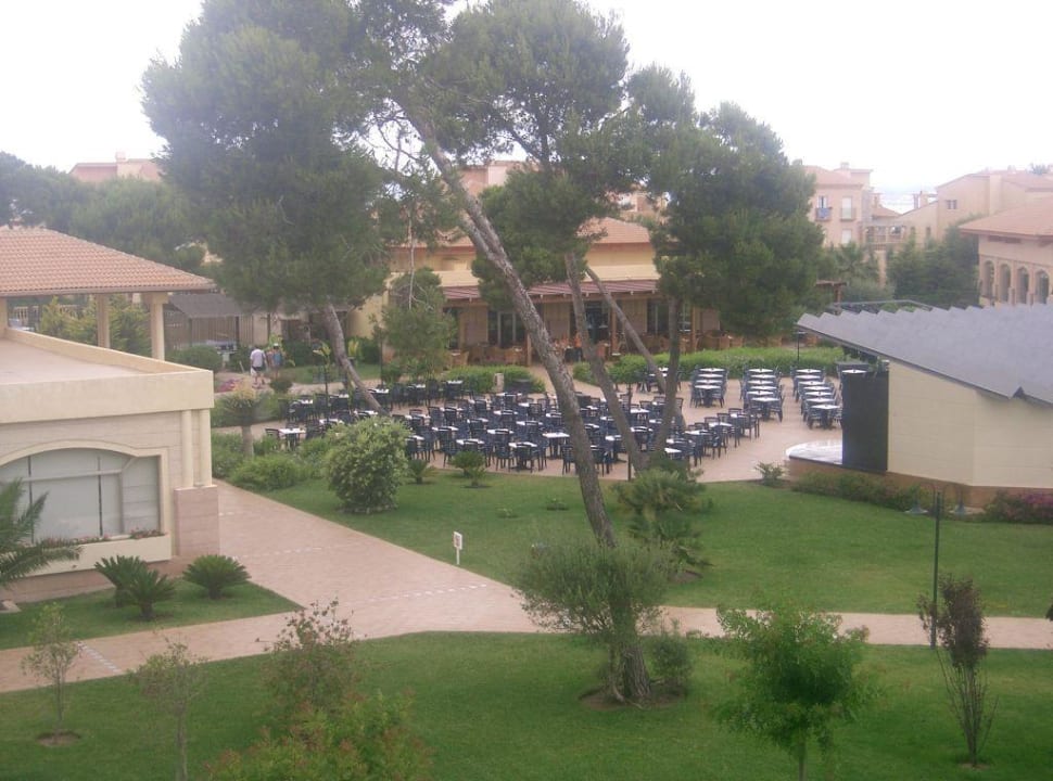 linker Rand Restaurant, Bestuhlung vor Bühne Zafiro Mallorca