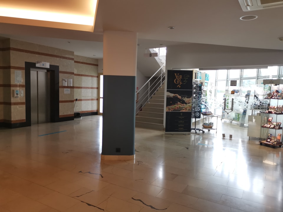 Lobby Aminess Vival Maestral Hotel