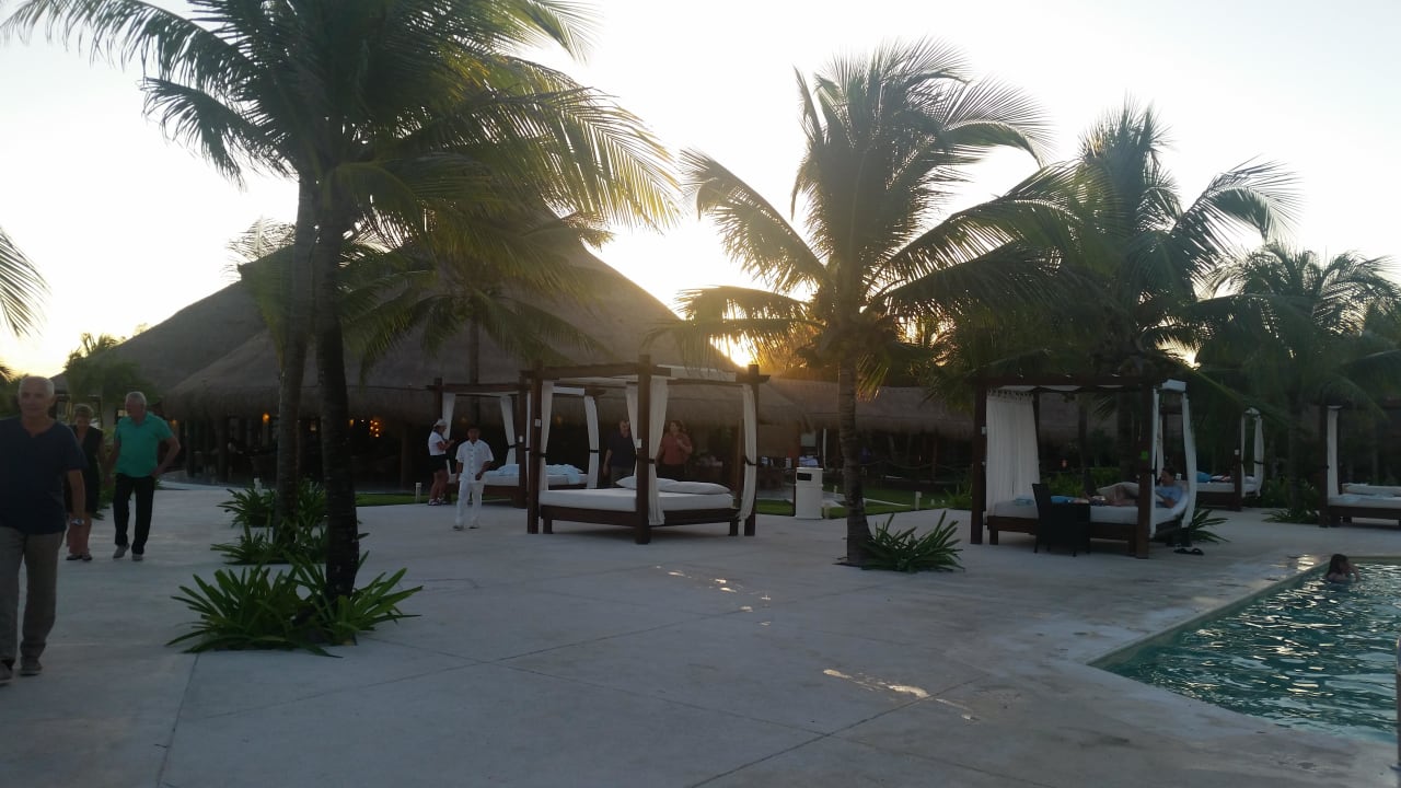 Relaxliegen überall Akumal Bay Beach & Wellness Resort