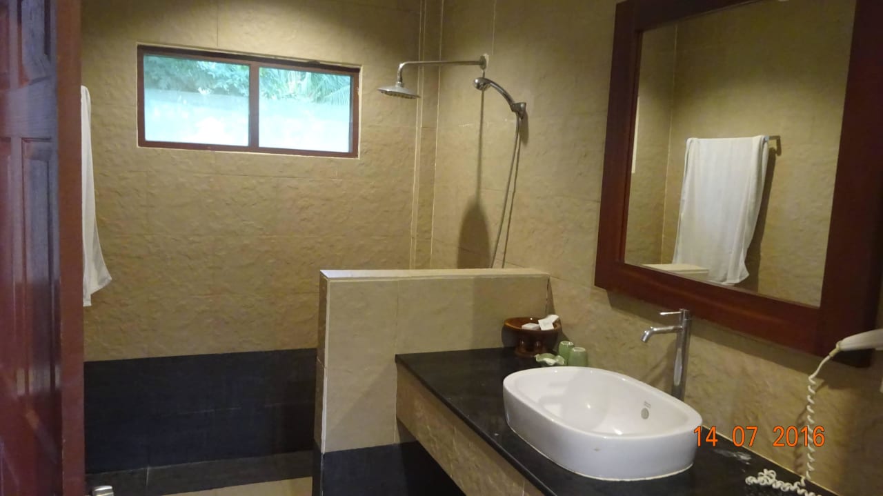 Badezimmer Deluxe Bungalow Coco Palm Beach Resort