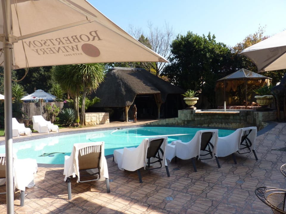 Blick zum Pool Guest Lodge Africa Centre