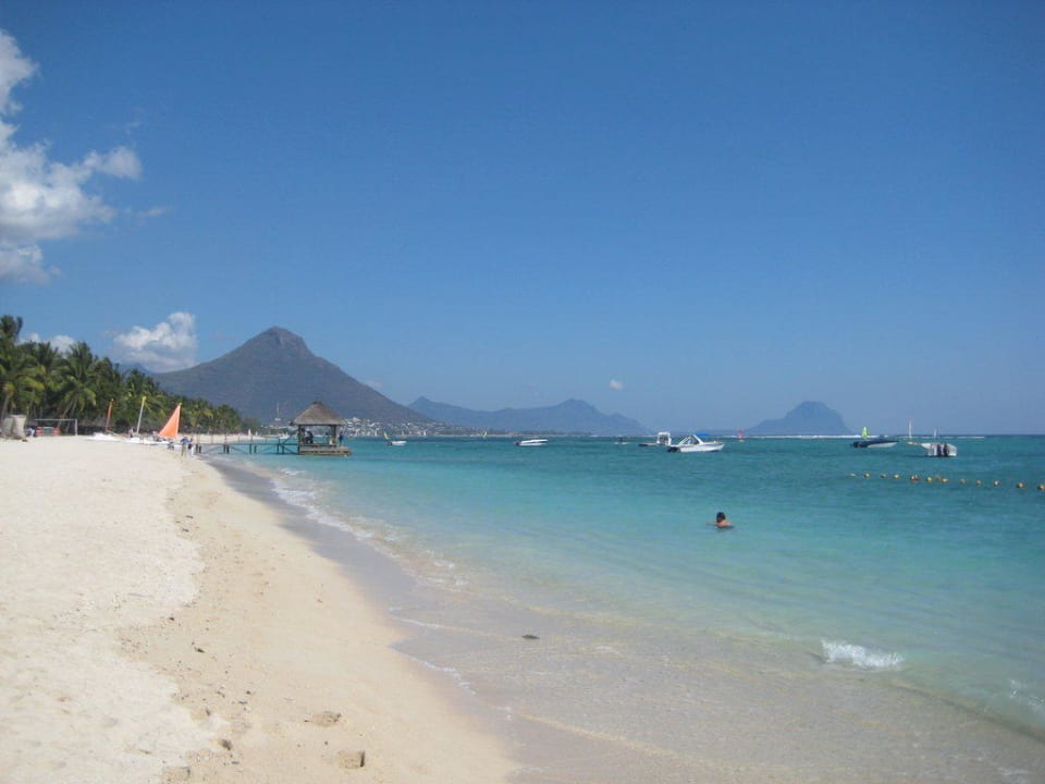 Strand La Pirogue Mauritius