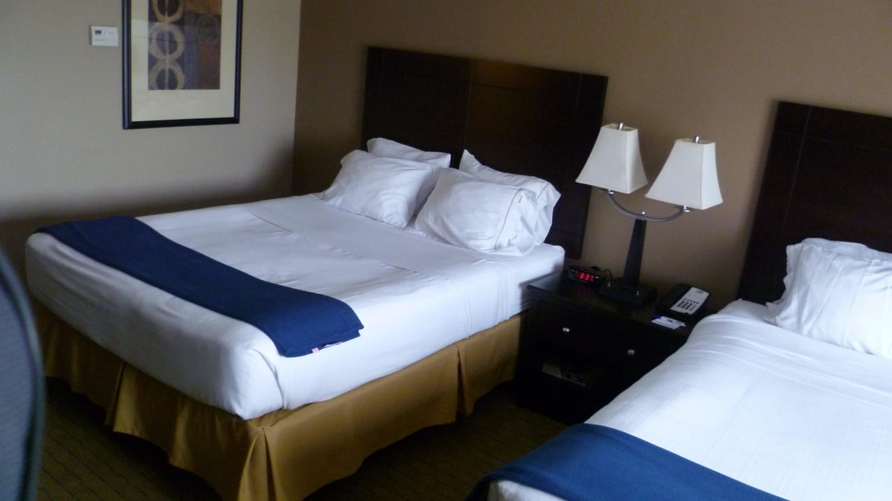 Gemütliche Betten mit vielen Kissen  Hotel Holiday Inn Express Fort Myers West - The Forum