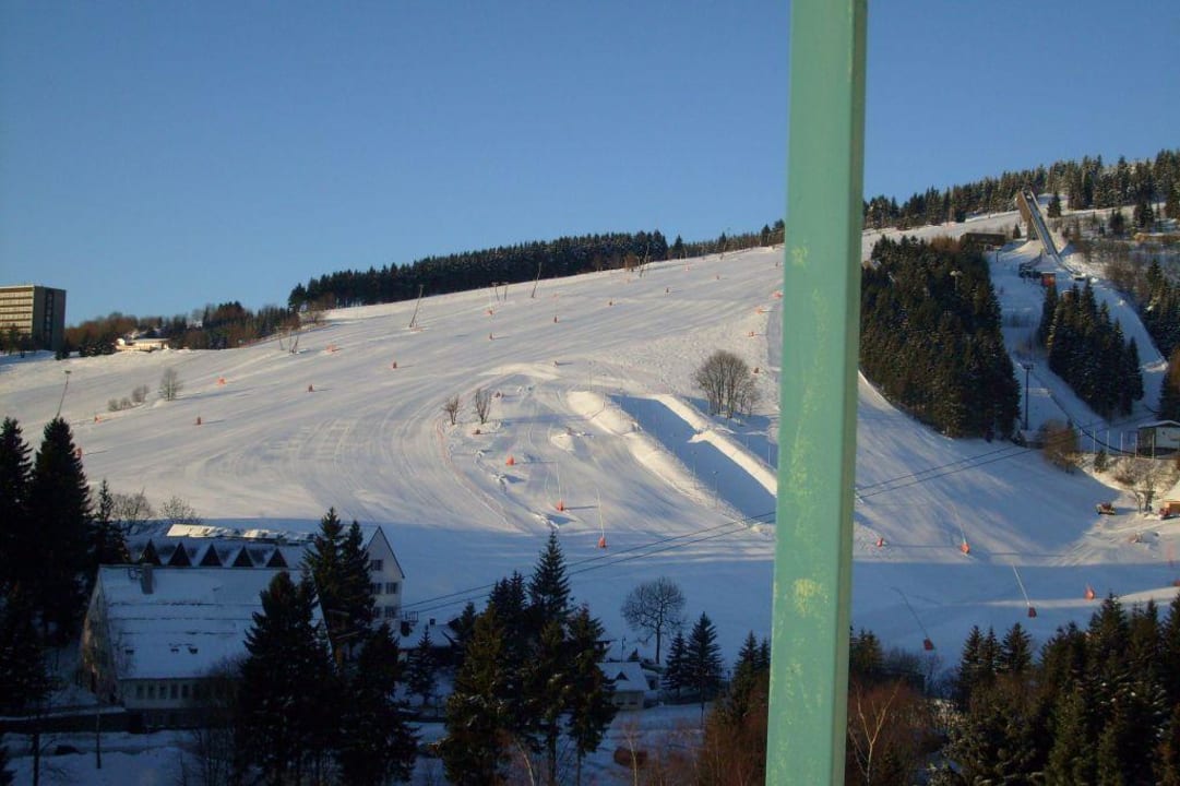 Blick aus dem Fenster (Richtung Skipisten/Lifte) Best Western Ahorn Hotel Oberwiesenthal - Adults only