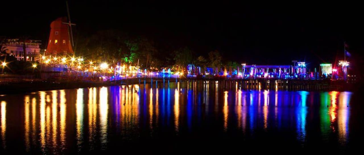 Widok z molo AQI Hydros Club