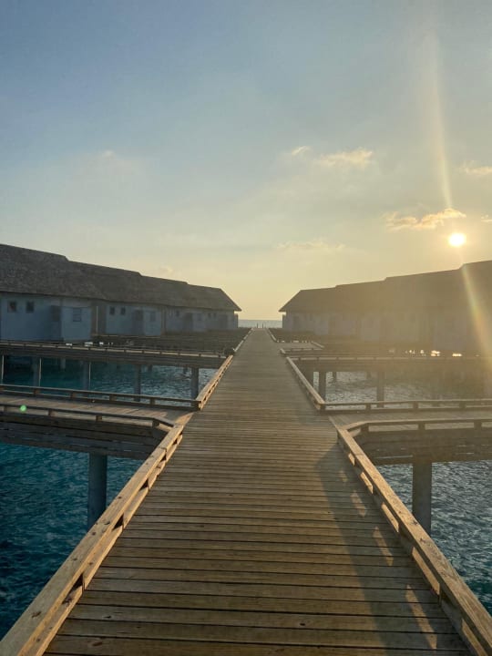 Außenansicht Outrigger Maldives Maafushivaru Resort