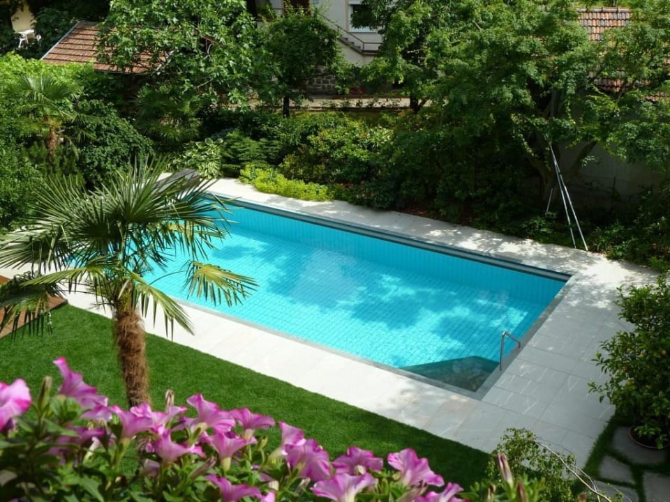 Wunderschöner Garten mit Pool Hotel Verena