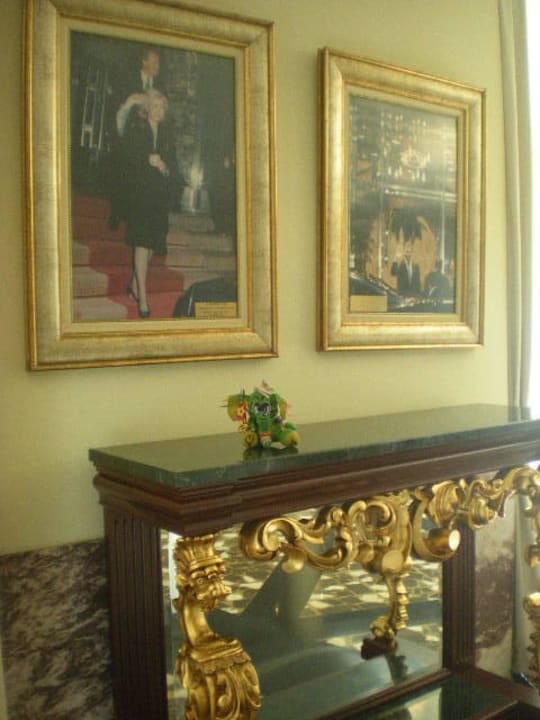 In der Lobby Gran Hotel Almería