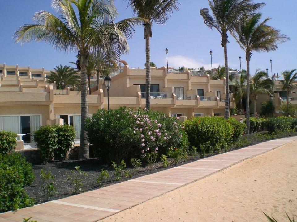 Blick von der Strandbar zum Hotel SBH Hotel Taro Beach