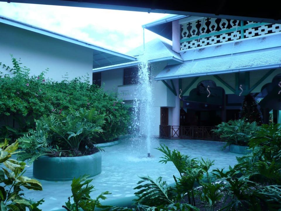 Blick von der Lobby in Hotelanlage Grand Paradise Playa Dorada