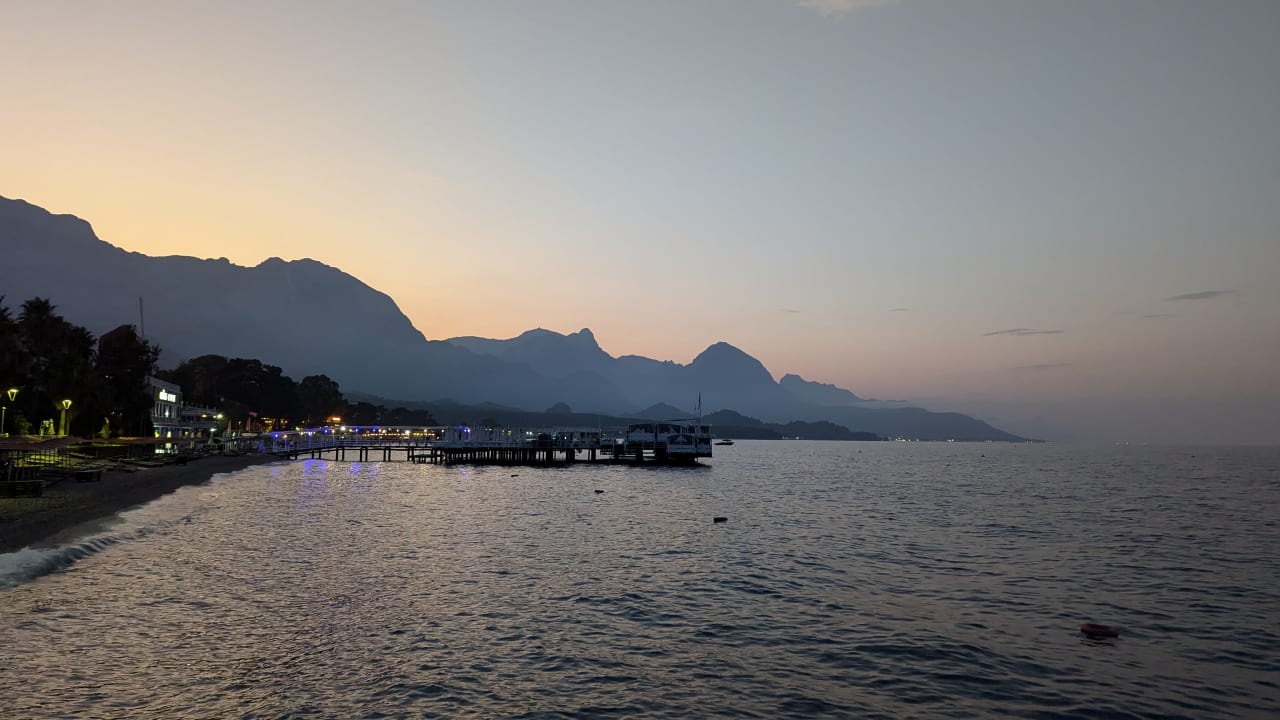 Strand AQI Hydros Club