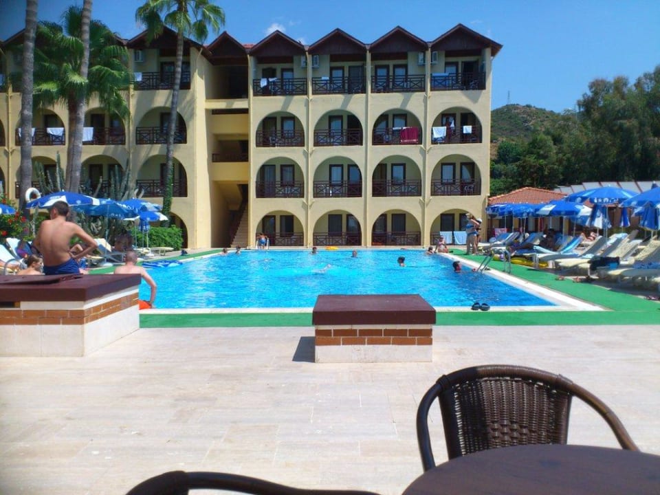 Der erste Pool von der Bar aus gesehen Green Paradise Beach Hotel