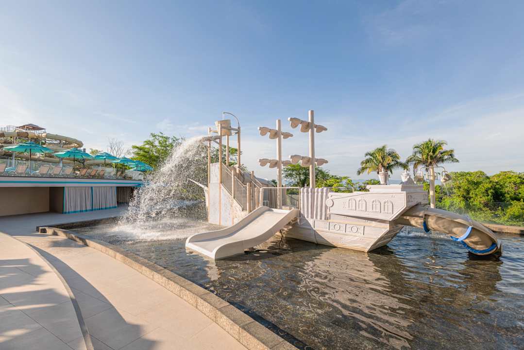 Pool Dreams Bahia Mita Surf & Spa Resort