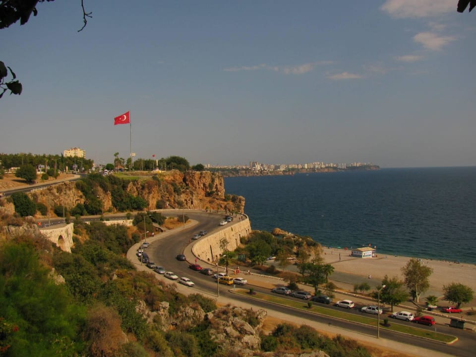 По дороге на пляж Hotel Özkaymak Falez