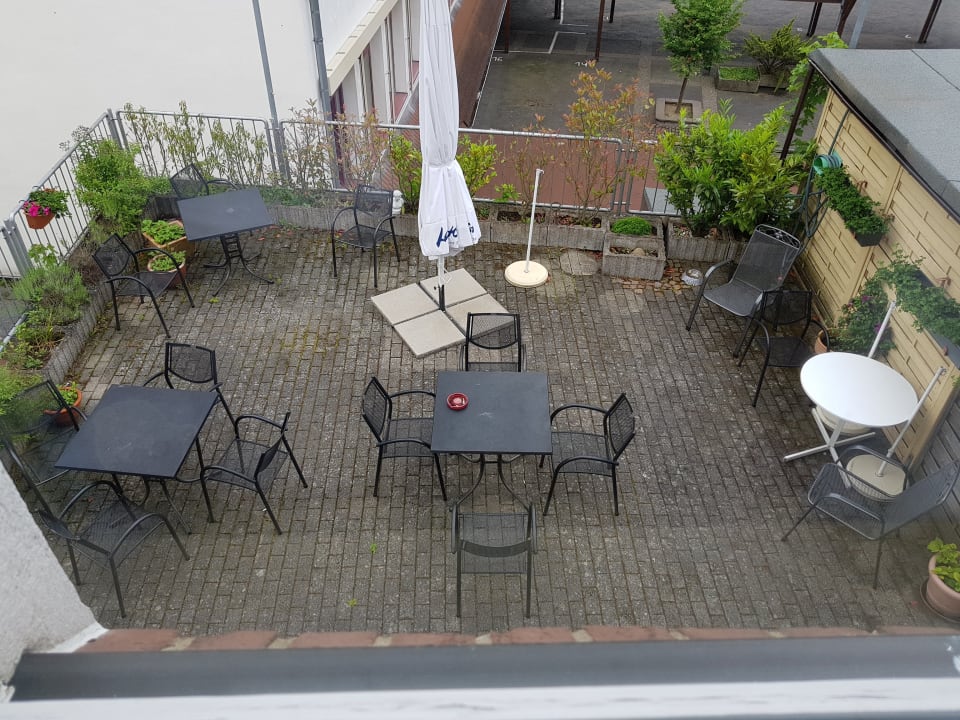 Terrasse, unten im Bild links befindet sich der Fahrradschup Aktivhotel Alter Kaiser