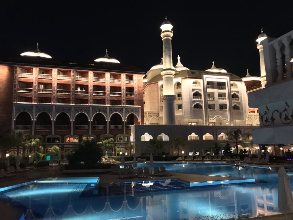 By night Royal Taj Mahal Hotel