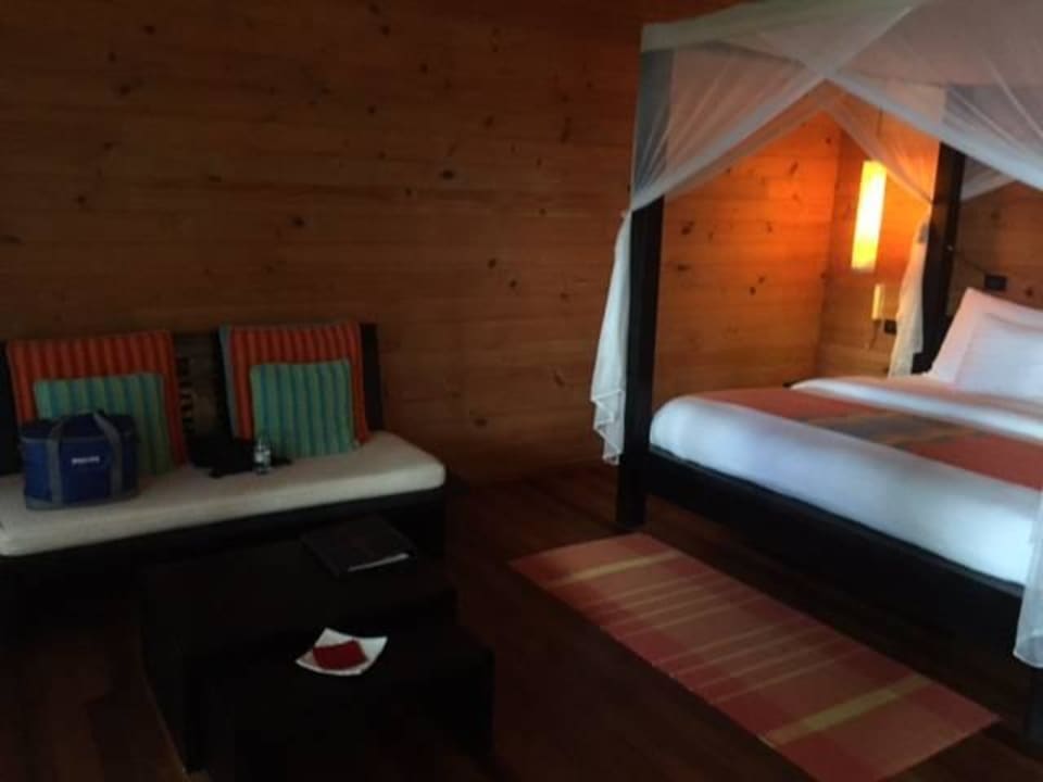 Sypialnia, beach villa Meeru Maldives Resort Island