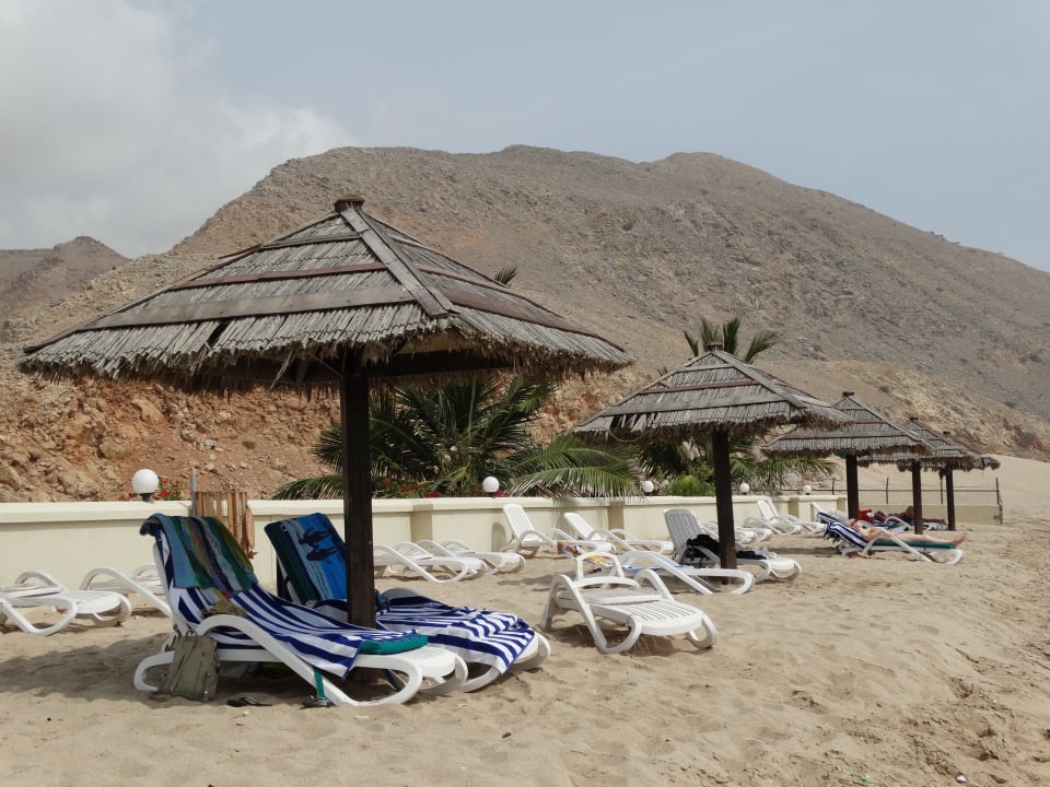 Mało parasoli Golden Tulip Resort Dibba