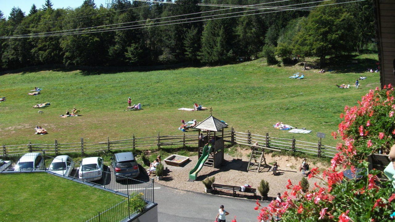 Ausflügler am Sonntag Gasthof Schneiderwiesen