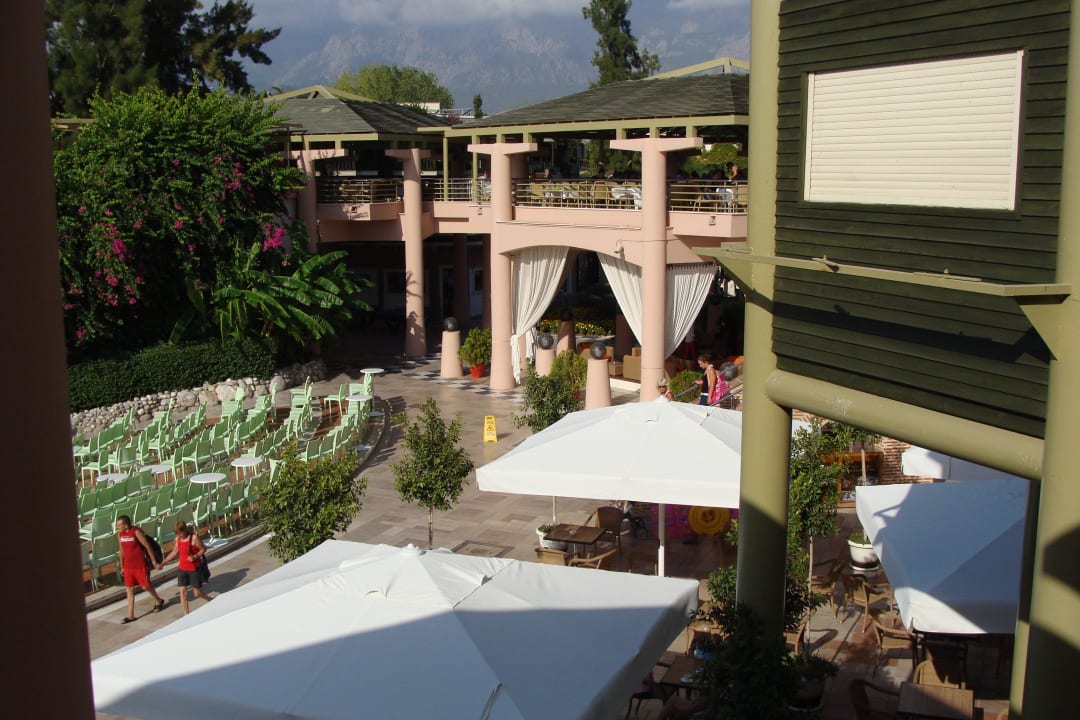 Theater en buitenzitje Limak Limra Hotel & Resort