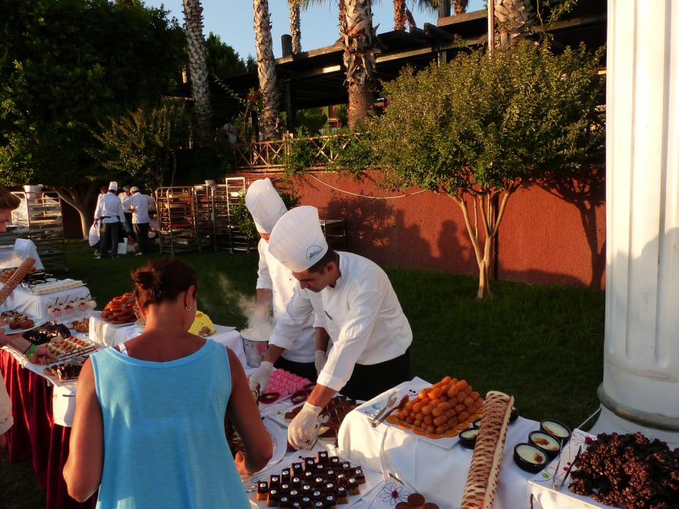 Galaabend am Sportplatz mit 1000 Gästen, Wahnsinn Alba Queen Hotel