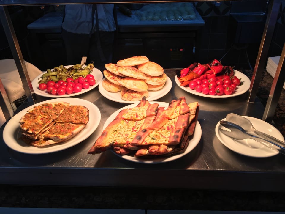 Buffet Melas Resort Hotel