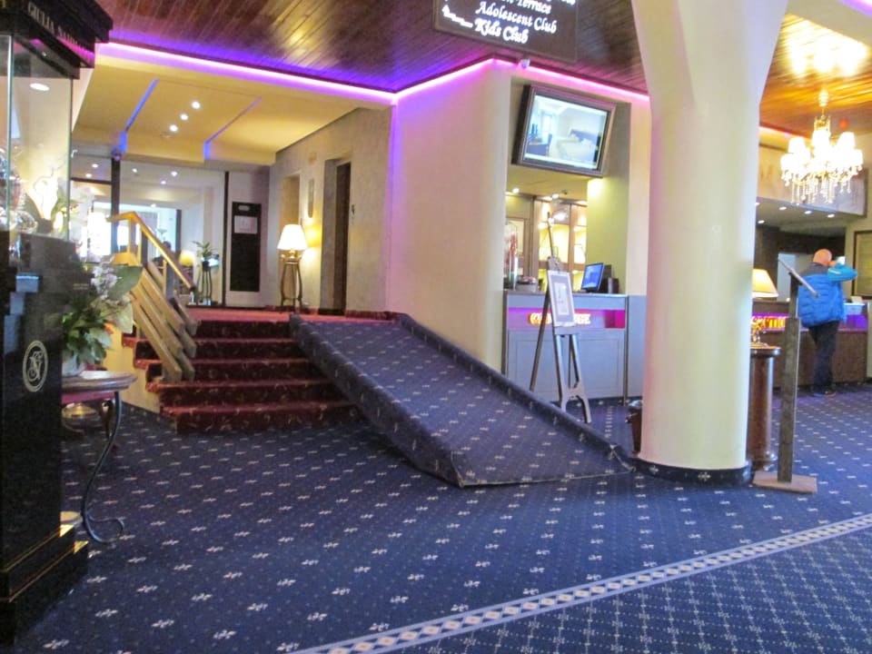 Rampe zum Behindertenzimmer Hotel Alpin