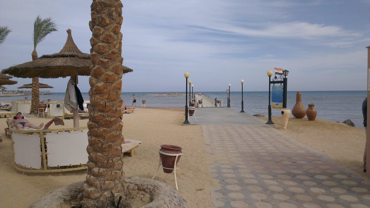 Weg zum Steg. Pickalbatros Palace Resort