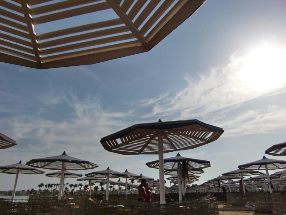 Sonnenschirmwald Pickalbatros Dana Beach Resort - Hurghada