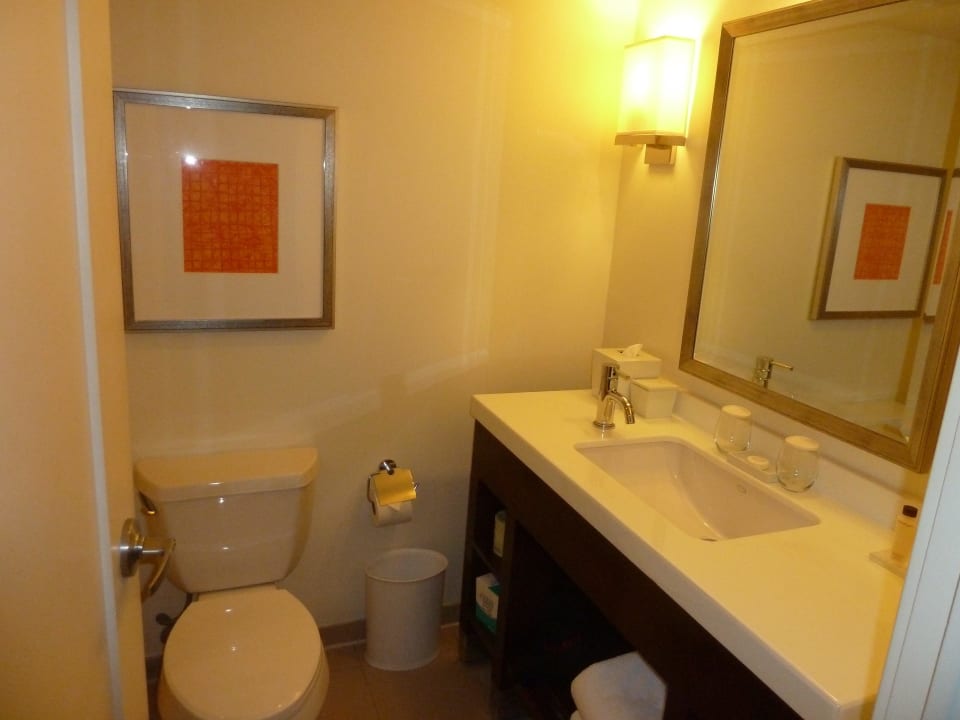 Badezimmer The Reach Key West, Curio Collection by Hilton
