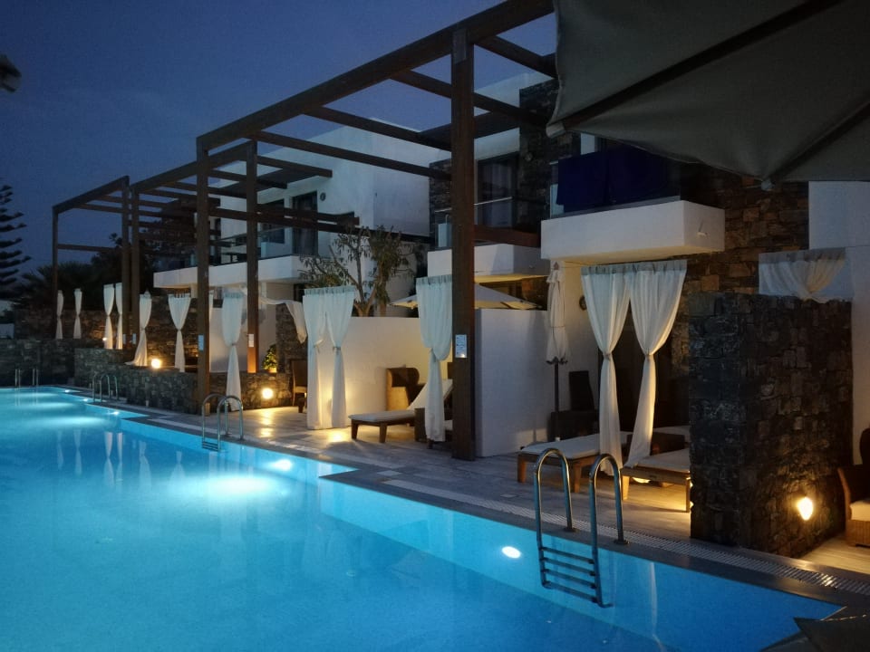 Pool The Island Hotel