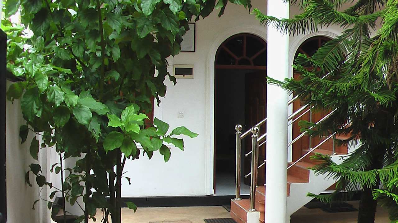 2 Türen zu den DZ Sakura Hana Gästehaus