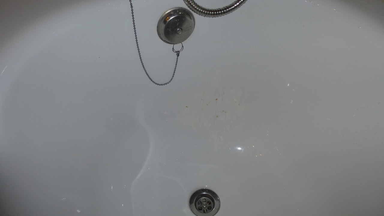 Übermalte Schäden an der Wanne Aufnahme 7. 15 Iberostar Waves Club Cala Barca