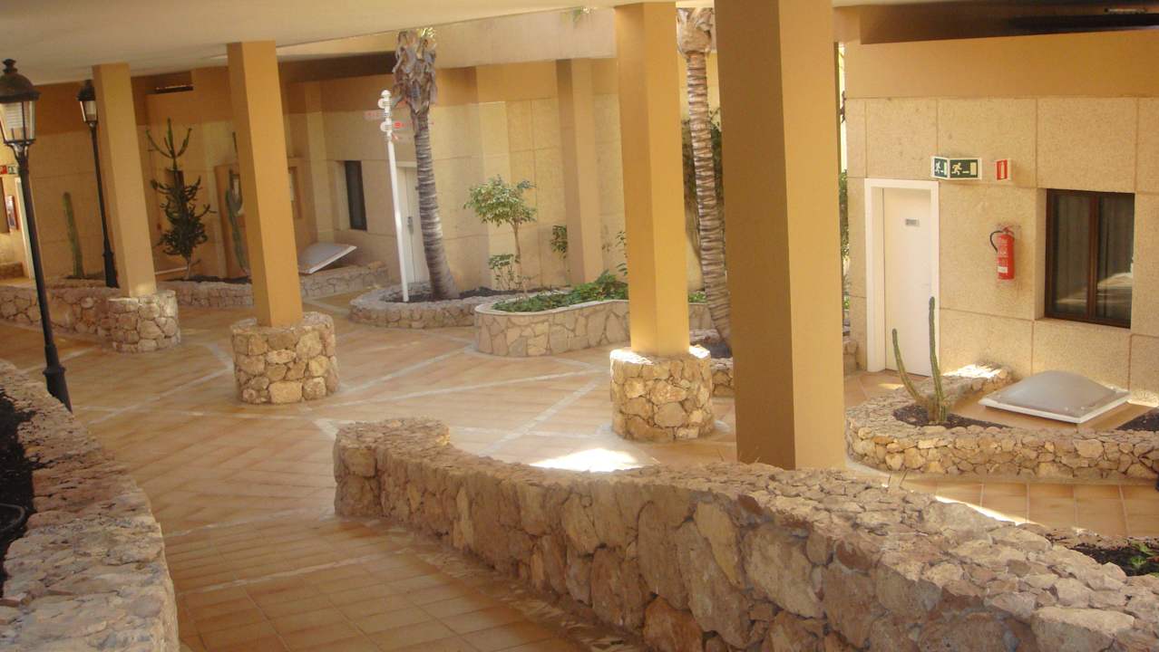 Zejscie na plaże SBH Hotel Taro Beach