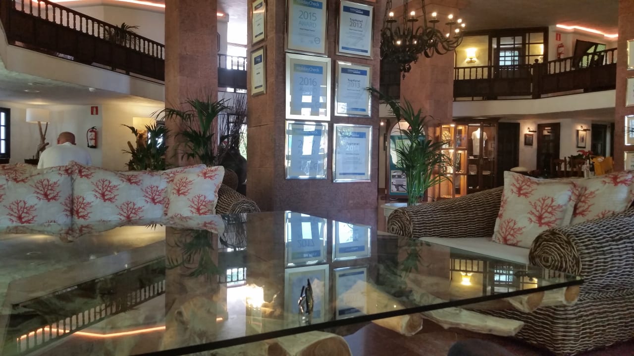 Lobby Hotel Parque Tropical
