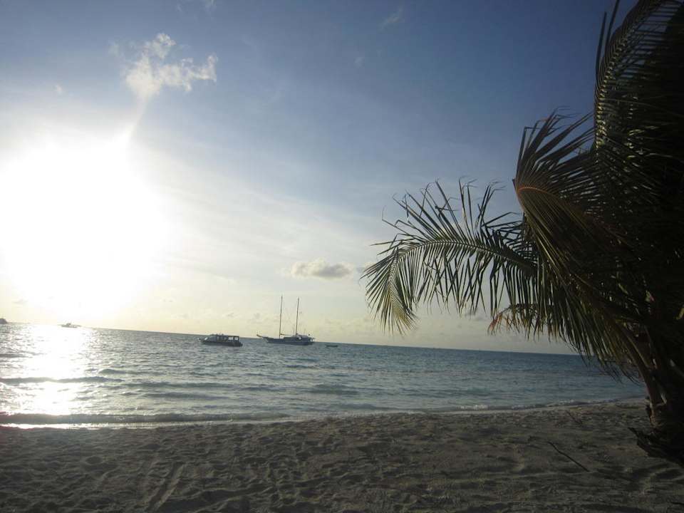 Strand vor dem Zimmer Meeru Maldives Resort Island