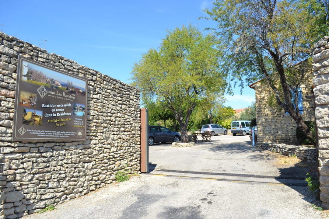 Einfahrt Hotel Residence Les Bastidons