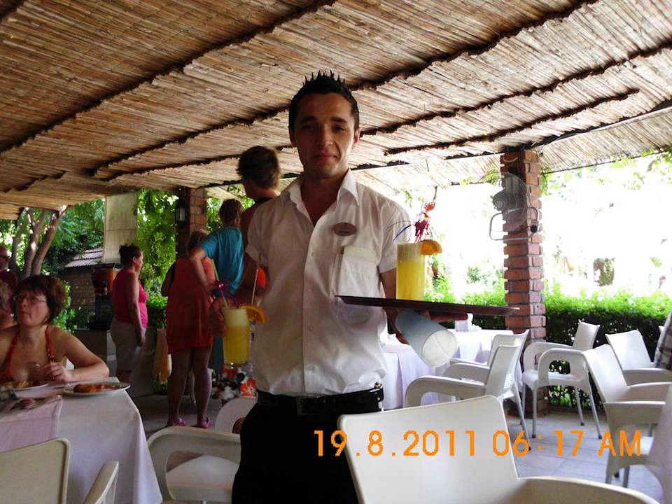 Speedy, der schnellste Kellner von Can Garden Can Garden Beach