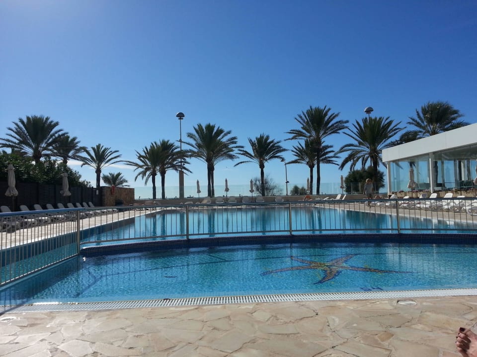 Sehr viele Liegen Hotel HM Gran Fiesta